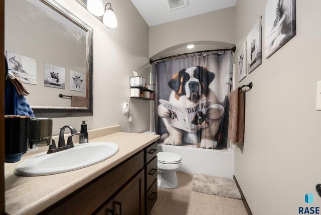8209 E Willow Leaf St Street, Sioux Falls, SD 57110