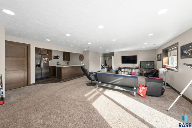 8209 E Willow Leaf St Street, Sioux Falls, SD 57110