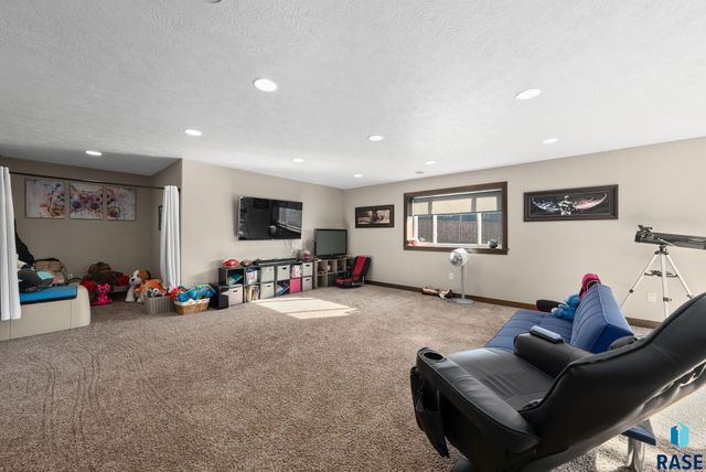 8209 E Willow Leaf St Street, Sioux Falls, SD 57110
