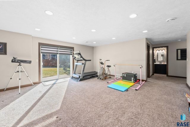 8209 E Willow Leaf St Street, Sioux Falls, SD 57110