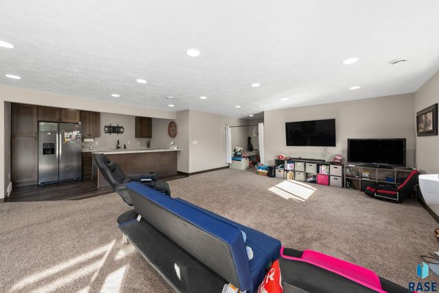 8209 E Willow Leaf St Street, Sioux Falls, SD 57110