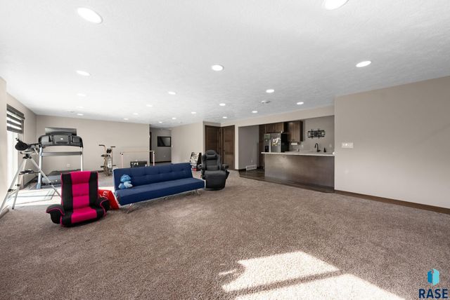 8209 E Willow Leaf St Street, Sioux Falls, SD 57110