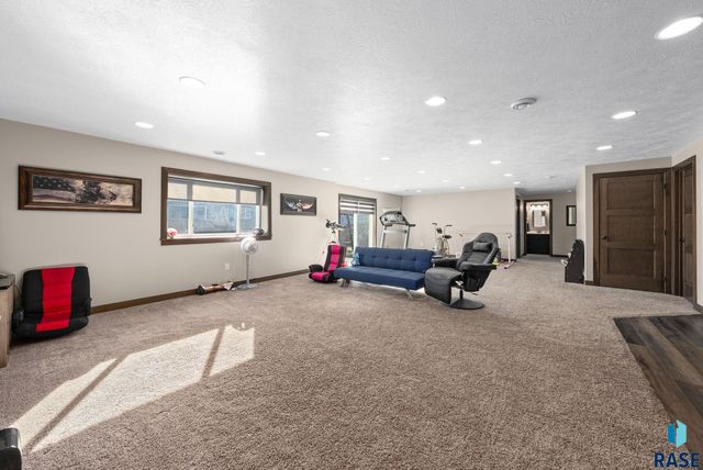 8209 E Willow Leaf St Street, Sioux Falls, SD 57110