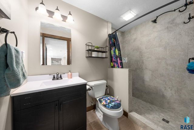 8209 E Willow Leaf St Street, Sioux Falls, SD 57110