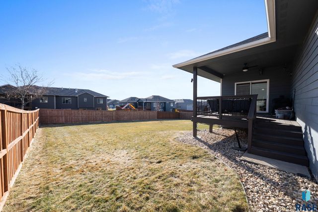 8209 E Willow Leaf St Street, Sioux Falls, SD 57110