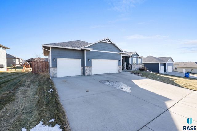 8209 E Willow Leaf St Street, Sioux Falls, SD 57110