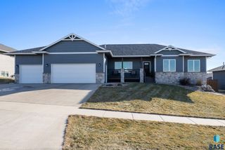 8209 E Willow Leaf St Street, Sioux Falls, SD 57110