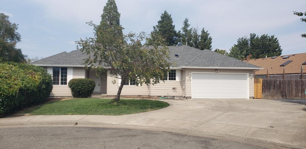 2774 Tyee Court, Grants Pass, OR 97527