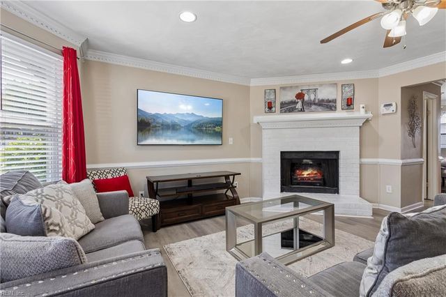 1922 Candlelight DR, Chesapeake, VA 23325