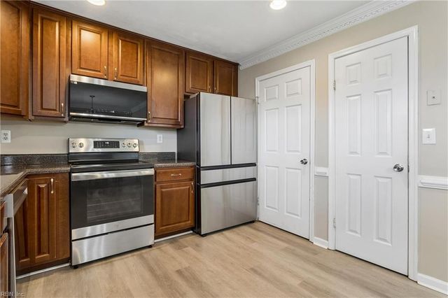 1922 Candlelight DR, Chesapeake, VA 23325