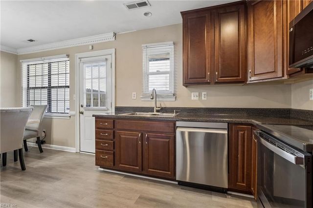 1922 Candlelight DR, Chesapeake, VA 23325