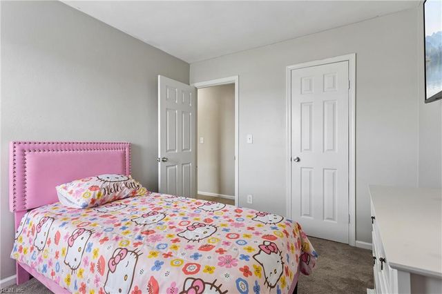 1922 Candlelight DR, Chesapeake, VA 23325