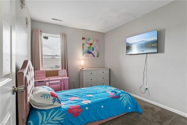 1922 Candlelight DR, Chesapeake, VA 23325