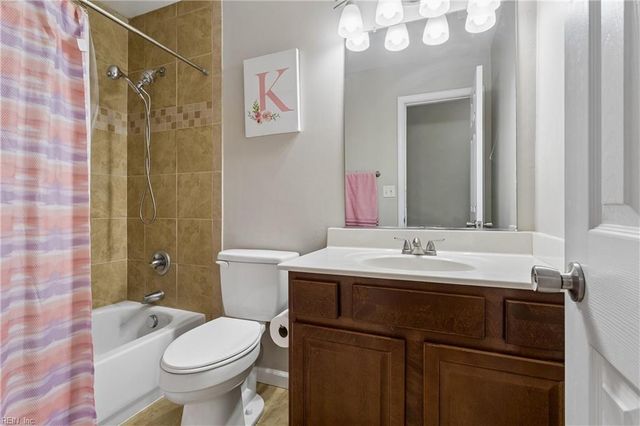 1922 Candlelight DR, Chesapeake, VA 23325