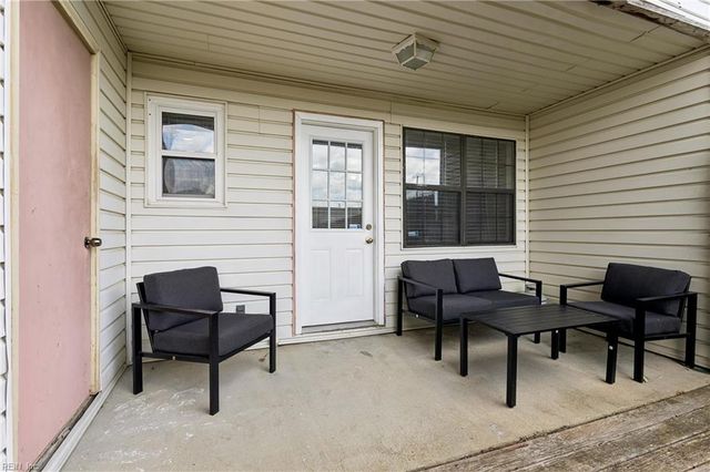 1922 Candlelight DR, Chesapeake, VA 23325