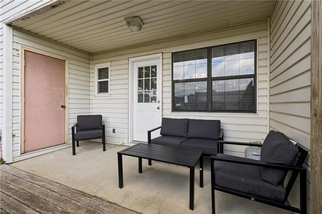 1922 Candlelight DR, Chesapeake, VA 23325