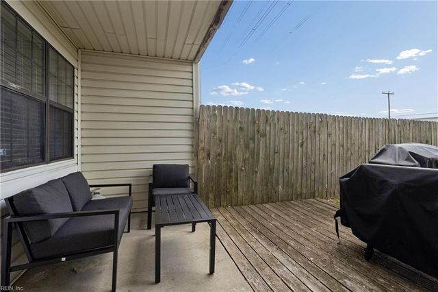 1922 Candlelight DR, Chesapeake, VA 23325