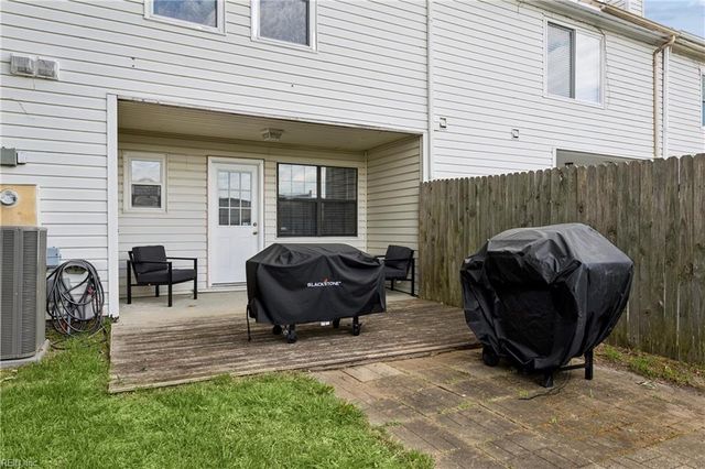 1922 Candlelight DR, Chesapeake, VA 23325