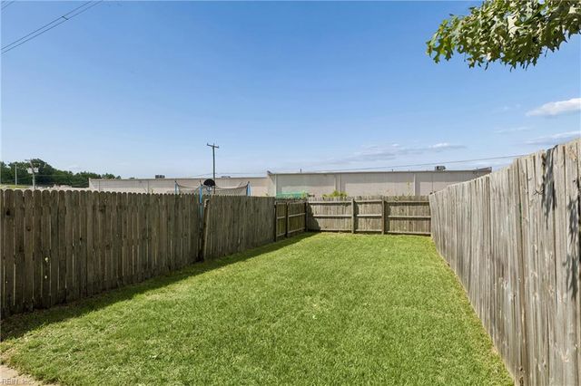 1922 Candlelight DR, Chesapeake, VA 23325