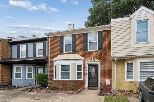 1922 Candlelight DR, Chesapeake, VA 23325