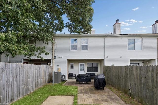 1922 Candlelight DR, Chesapeake, VA 23325