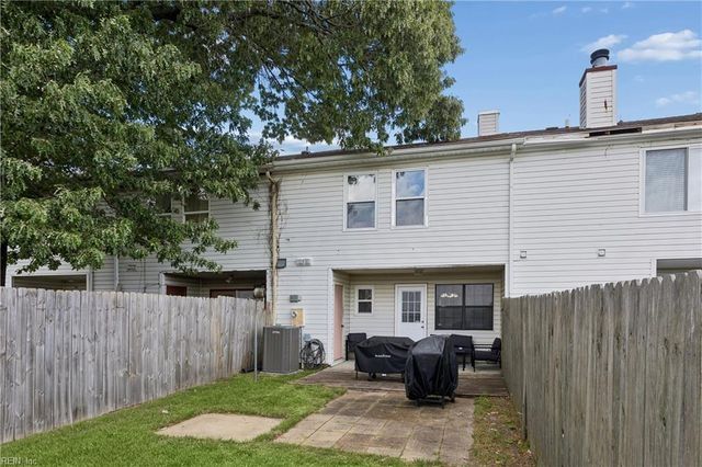 1922 Candlelight DR, Chesapeake, VA 23325