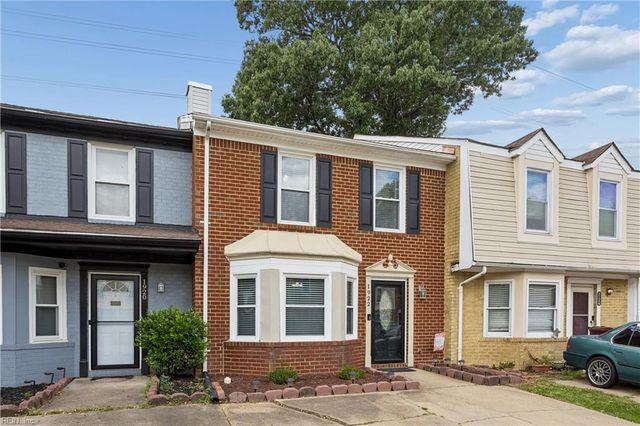 1922 Candlelight DR, Chesapeake, VA 23325