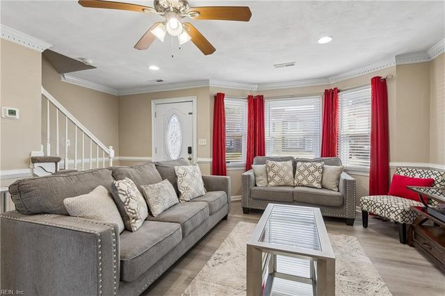 1922 Candlelight DR, Chesapeake, VA 23325