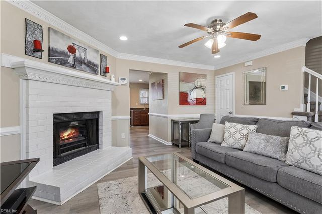 1922 Candlelight DR, Chesapeake, VA 23325