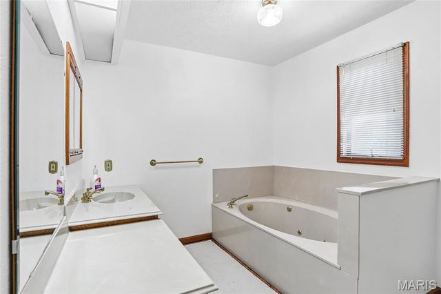 2 Bradford Place, Bethalto, IL 62010