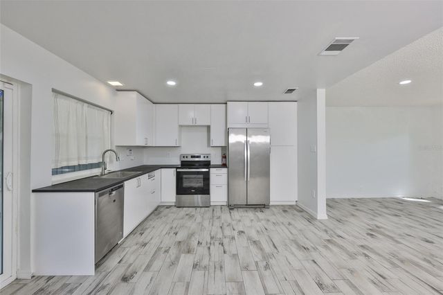 14805 LAKE FOREST DRIVE, Lutz, FL 33559