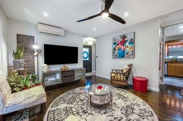 204 Franklin Avenue, Malverne, NY 11565