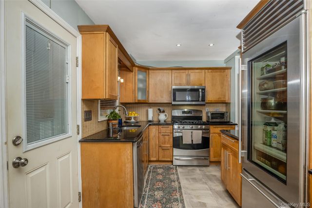 204 Franklin Avenue, Malverne, NY 11565