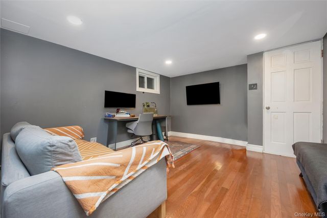 204 Franklin Avenue, Malverne, NY 11565