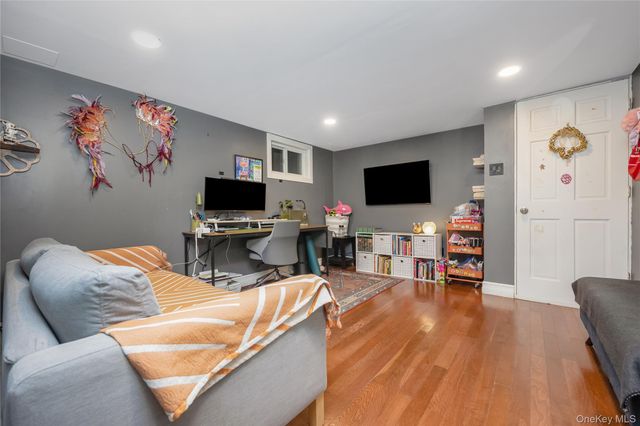 204 Franklin Avenue, Malverne, NY 11565