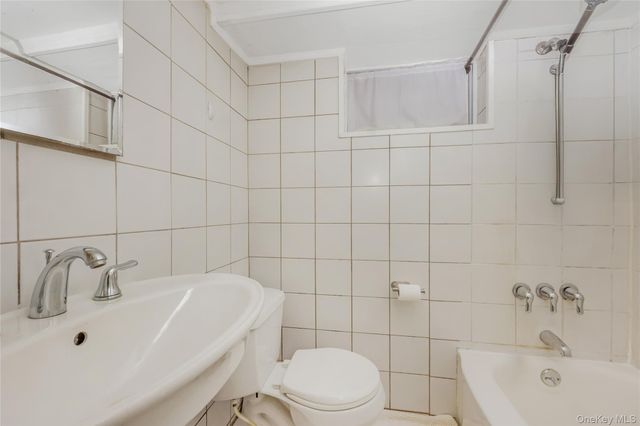 204 Franklin Avenue, Malverne, NY 11565