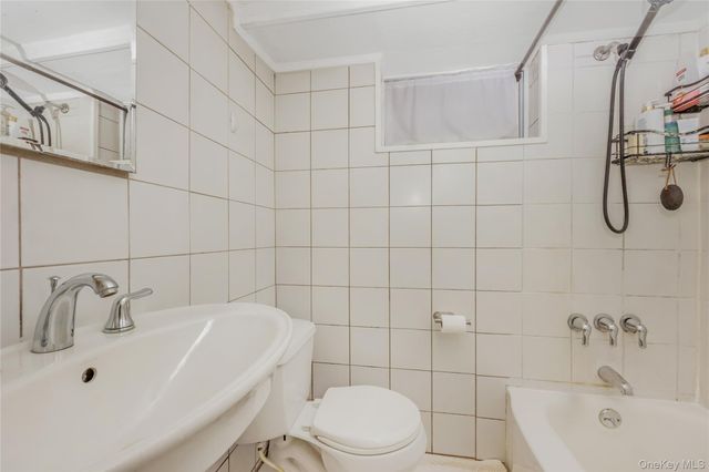 204 Franklin Avenue, Malverne, NY 11565