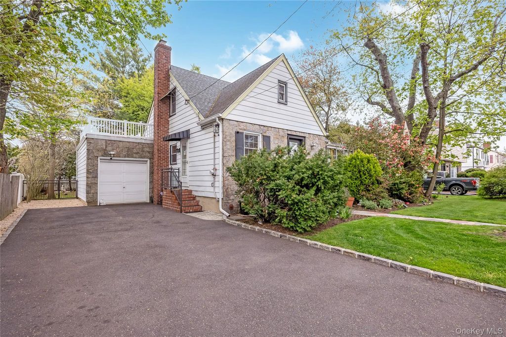 204 Franklin Avenue, Malverne, NY 11565