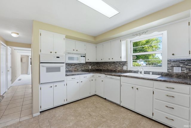 1225 Stogdill Road, Bluffton, IN 46714