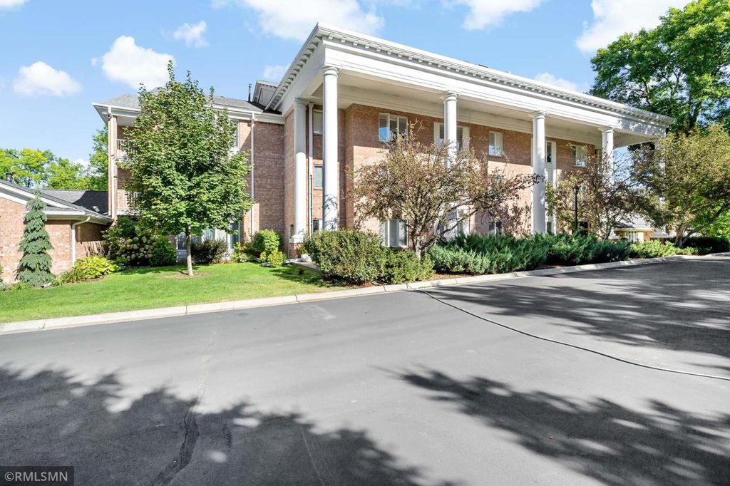 1585 Dodd Road 302, Mendota Heights, MN 55118 — exterior