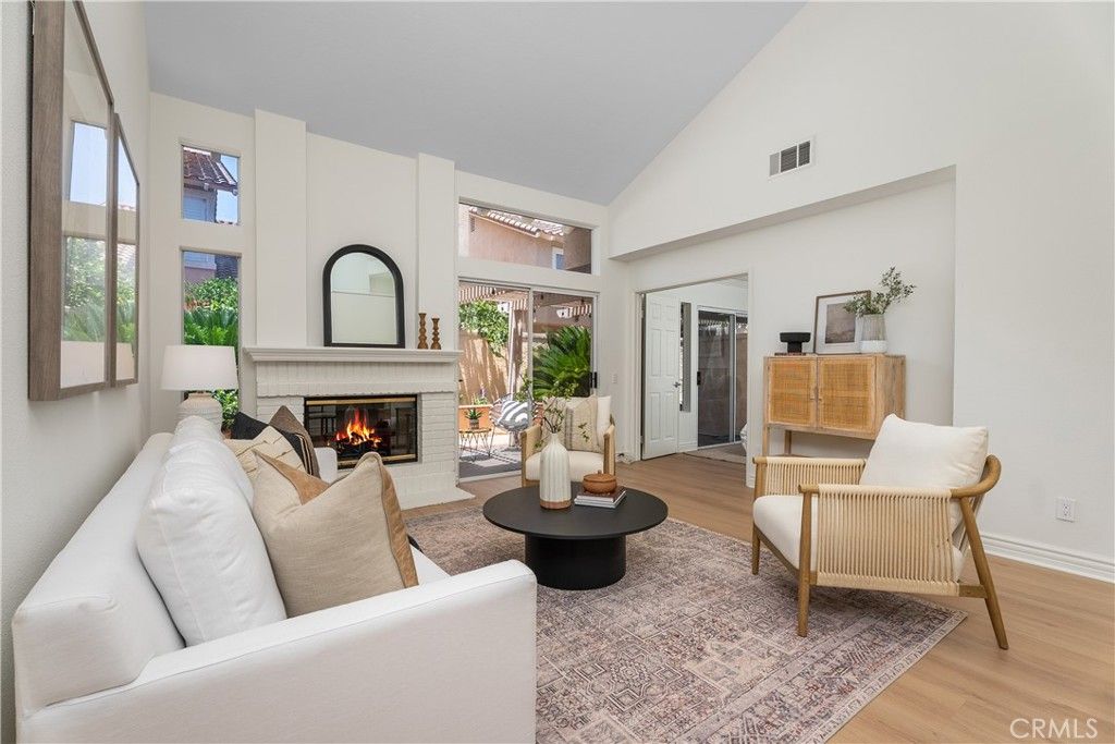 Image 7 of property listing at 13367 Calle Antequera, Tustin, CA 92782