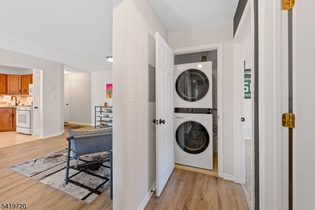 67 Brookside Ln, Mount Arlington Boro, NJ 07856