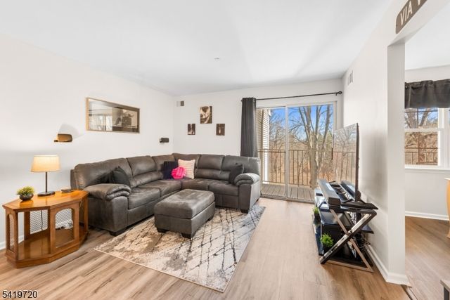 67 Brookside Ln, Mount Arlington Boro, NJ 07856