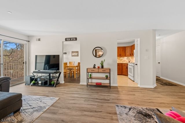 67 Brookside Ln, Mount Arlington Boro, NJ 07856