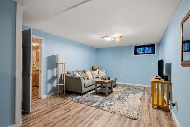 103 Cranberry Dr, Halifax, MA 02338