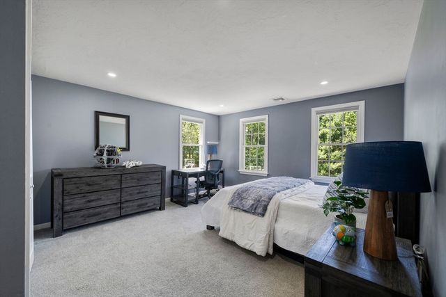 103 Cranberry Dr, Halifax, MA 02338