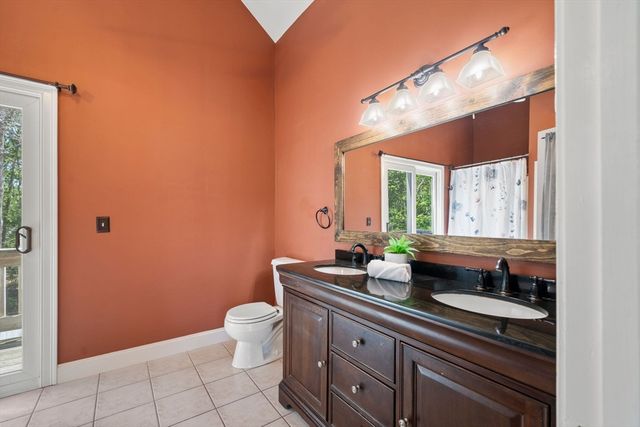 103 Cranberry Dr, Halifax, MA 02338