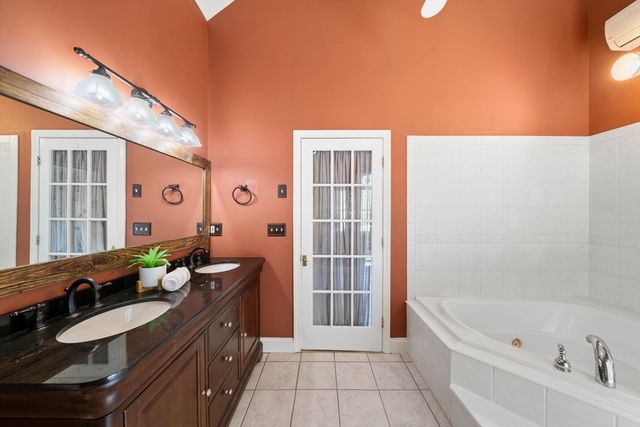 103 Cranberry Dr, Halifax, MA 02338