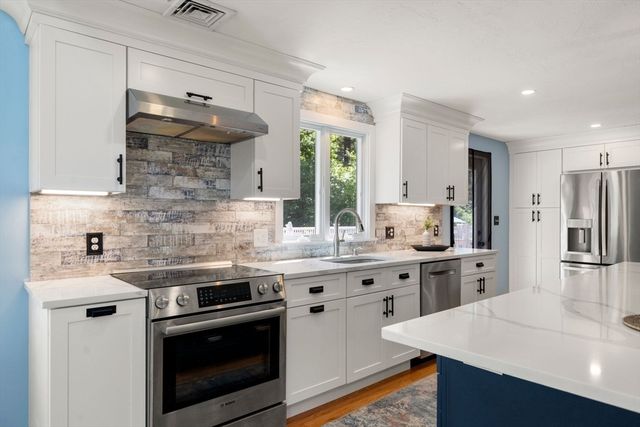 103 Cranberry Dr, Halifax, MA 02338