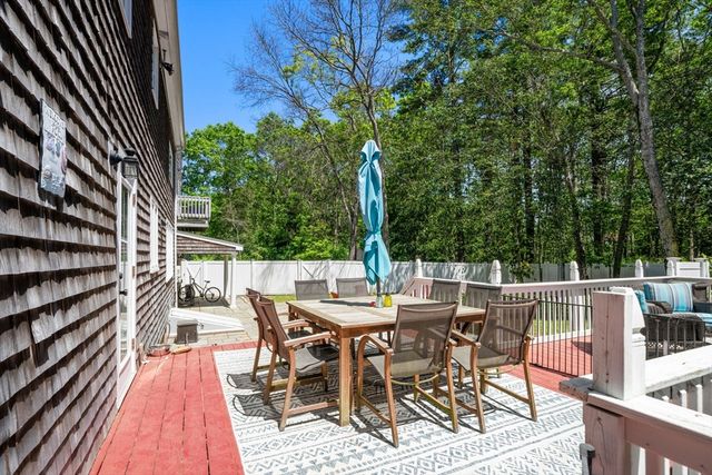 103 Cranberry Dr, Halifax, MA 02338